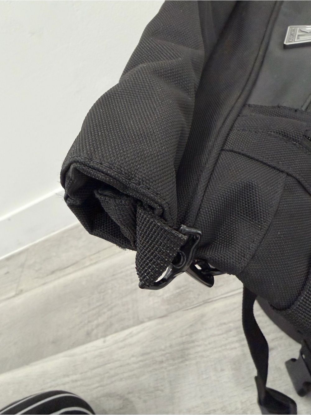 Kuryakyn Momentum Freeloader Sissy Bar Duffel Bag - Picture 14 of 15